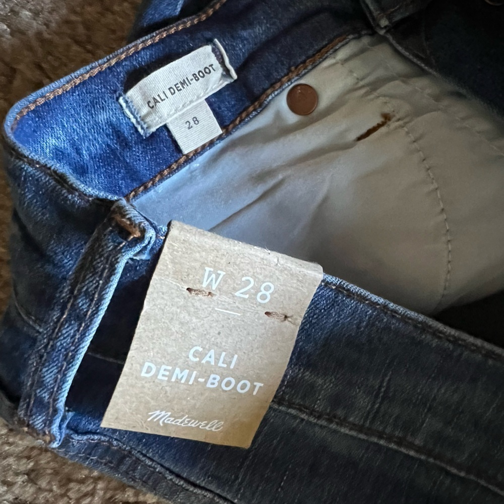 NWT Madewell Cali Demi Boot Distressed Jeans Sz 28 Raw Hem Button Fly New - Picture 6 of 15
